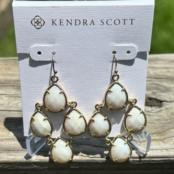 Kendra Scott Caroline Earrings Mother of Pearl Gold | Vintage KS Bridal Neutral - Picture 4 of 7
